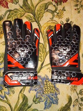 Beast Rage Red and Black Kids Sports Gloves. NEW
